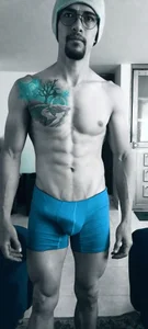 Public de ponzothc  2 photos