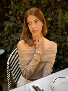 Nora_Vennucci One Date 🤎 Foto 2