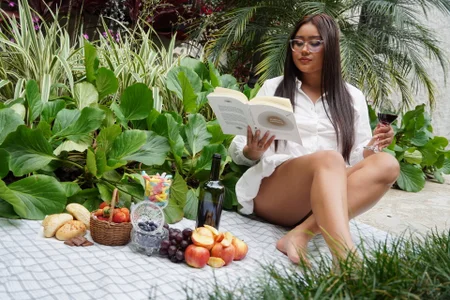 AmberLewis_ Sexy picnic Immagine  4