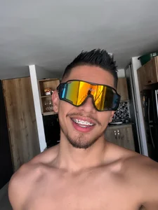 Aaronfox_xのGlassesの 2枚の写真