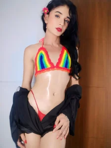 PamelaAnderson_2: My bikini is colorful and I like 🥰 ( 2 фото)