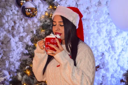 KatieStonne ☕WARM CHRISTMAS💋 Pic 3