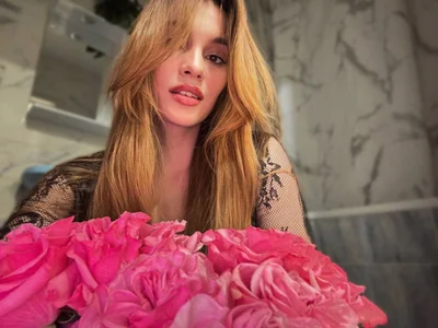 Give me a compliment 🥰 od LaveraMeling  4 snímek