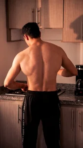 Muscle_Scott SEXY MUSCULAR MAN IN THE KITCHEN😈❤️‍🔥 Foto 2