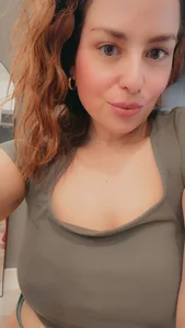 HazelSkyesChat Public  5. fénykép