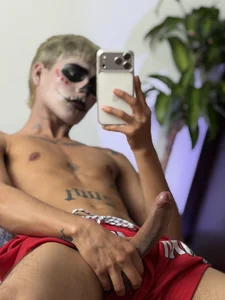 lukasstrong_のHot coconut🤭の枚の写真