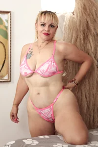 victoria_mooree LATIN Pic