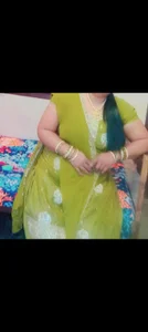 Hot_indian_Milf: Public ( 2 фото)