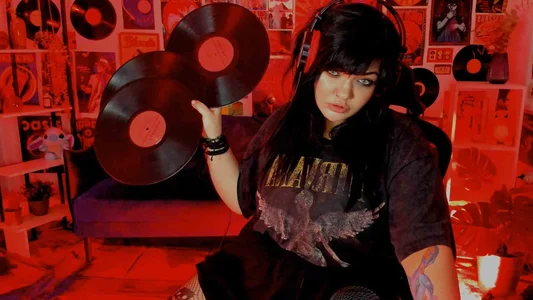 MaryHarrys Grunge Pic 2