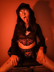 snowblack_ RED SNOW Pic 2