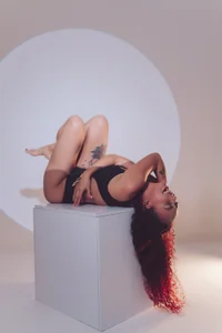 DalayMoore look At Me Bilde