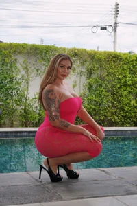 Amiraxevans Poolside 🌴 Pic 4