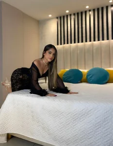 AmyDavis_ SOPHISTICATED GIRL Pic 2