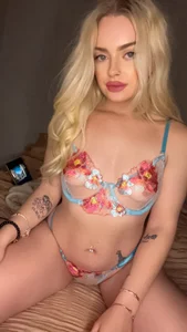 Annie_Louise Blue🩵 Pic 4