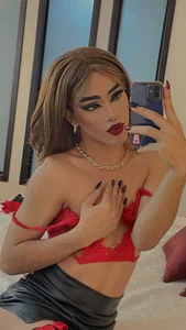 Bella_rossinii_ red sexy Foto 2