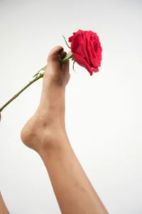 roxxy_white Roses on feet🌹 Poză