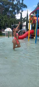 ArianaRosee_ Public  4টি ছবি