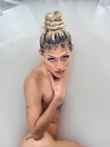 Akame_s Quieres darte un baño conmigo? Pic 5