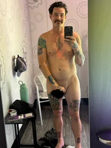 moe_cooch's XXX Nude Photo 1