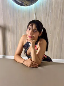 Isaa_Skinny Public Foto 3