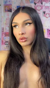 AmberOnassis straigh hair Pic 3