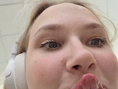 KarinRobertson Gravity Immagine  2