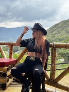 Amber_Martins_ Life is not measured by the number of breaths you take, but by the moments that take your breath awa Bilde 7