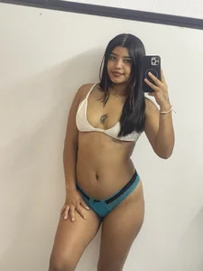 Natasha_Palmerr My curves tell stories your hands would love to read 💋 圖片