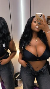 tamaramyller1Would you help me pick out the perfect bra, or would you get too distracted? 👀图片