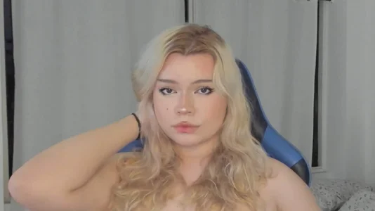 Public de Maxxxine1  2 Imagens