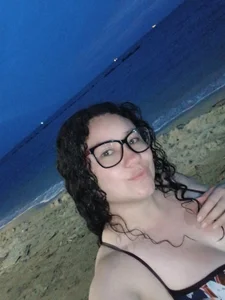 curly_greeneyed Getting To Know The Beach!!! Foto 5