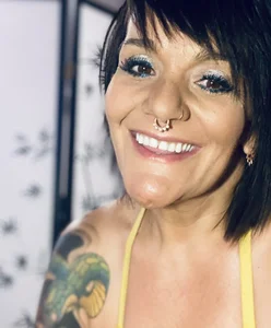 XoxobigbootyのShe said hello dressed in yellow come sit next to me you fine fellow!の 8枚の写真