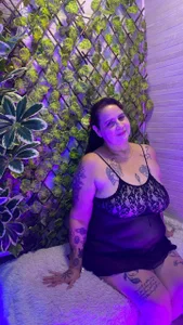 sexy mature💚🍃 de laura_riley  2 Imagens