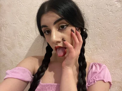 MelanieMooor 😏Hello im MIa😏 Pic 2