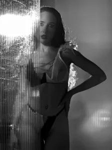 MaudAle: Monochrome stories of passion ( 4 фото)