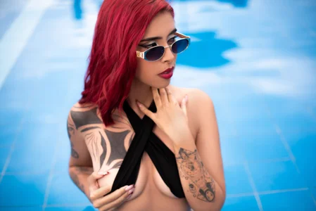 LilithLuxorr Pool Day 💦☀️ Foto 7