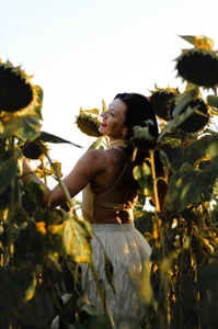 Bonnie_Naughtyy Golden hour and sunflowers are a beautiful combination. 🌻 Pic 2