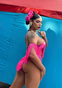 bunny_nicolle Dancer Artist - {count, plural, one {תמונה אחת} two {שתי תמונות} many {# תמונות} other {# תמונות}}