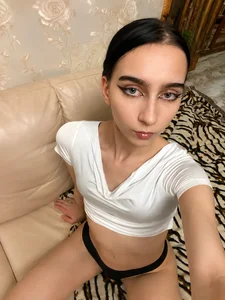LoraLivv Natural Me Pic 3