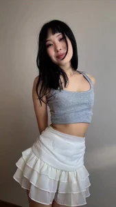 GertrudeJohnsonWhat's hiding under my skirt? Hehe 🤤图片 3