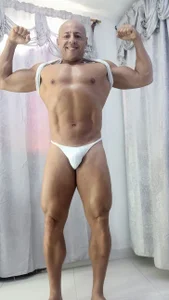 Jordan_Gomez_ relaxed at home Foto 4