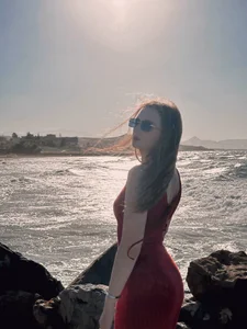 CyrenaLuxe red Pic