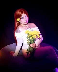 Amber_Palmer I like flowers, I included them in this session, do you like it? 💜 Pic 2