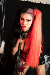 LauraAristizabal kiss or trick Immagine  5