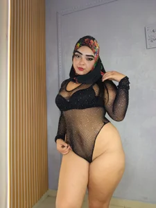 Inaya_Khalifa: Between shadows and deep looks, I let your imagination do the rest 🔥 ( 6 фото)