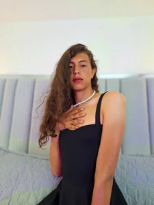 FreyaMoller Public Pic 2