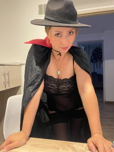Giovanela_rose 🖤 ​​Dark, flirty and dangerously irresistible Pic 8