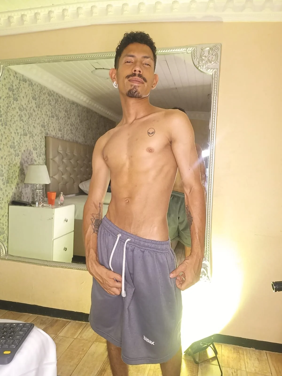 صور NoaahTylor الرائجة  8827