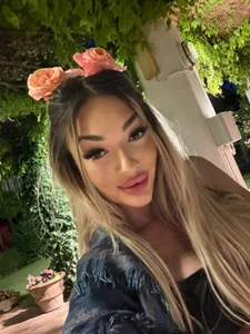 Unblushing Public Poză 3