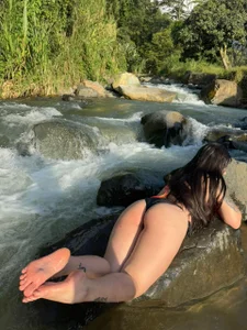 I enjoy getting wet💧🔥 od kloe_bella  4 snímek